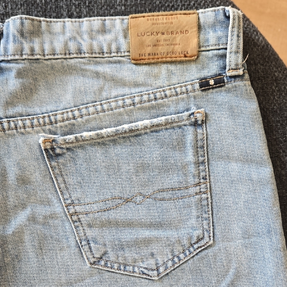 Lucky Brand Light Wash Frayed Hem Denim Boyfriend Shorts - Picture 3 of 10